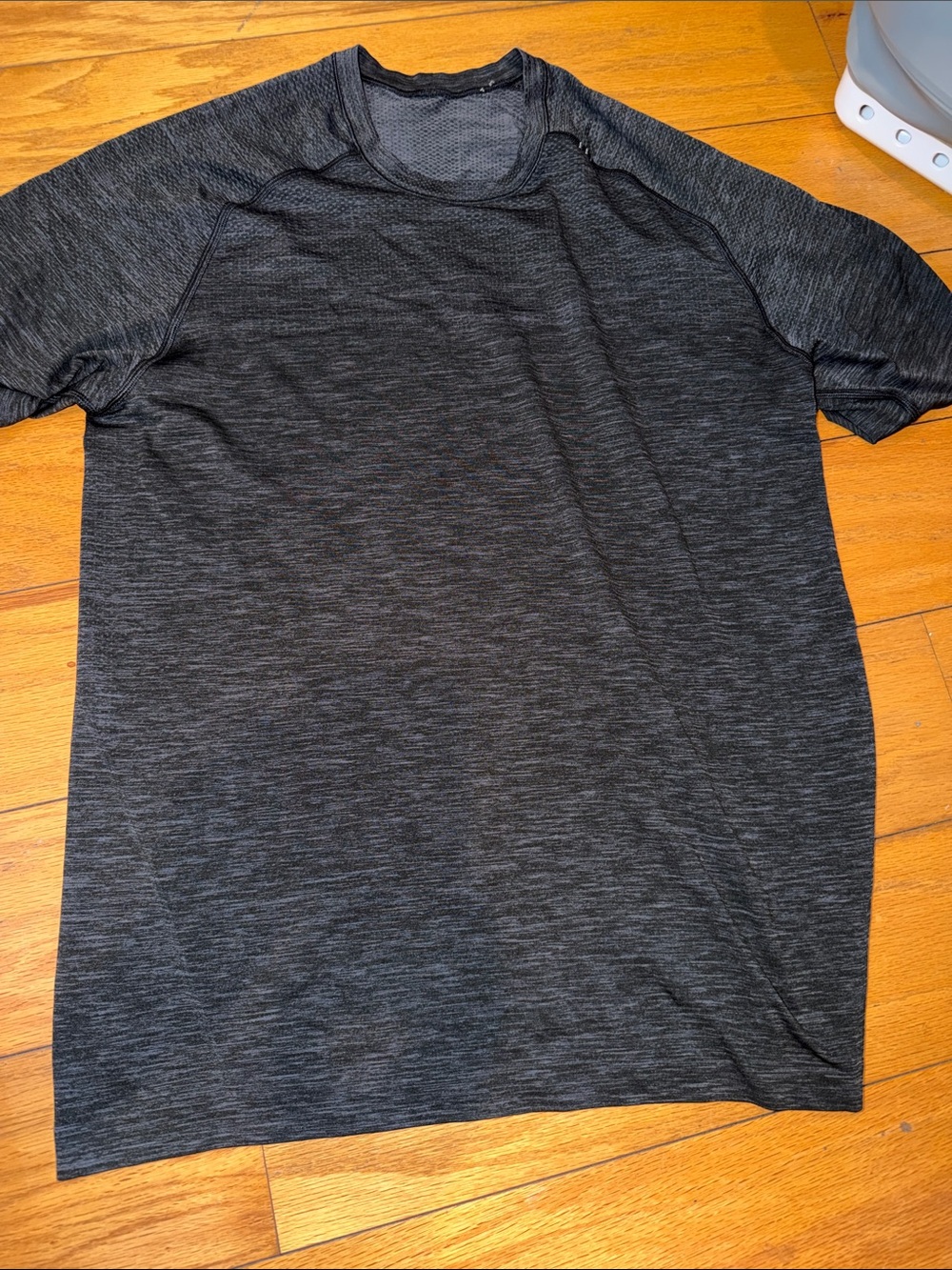lululemon athletica Men's Heather Charcoal Short Sleeve Tee
